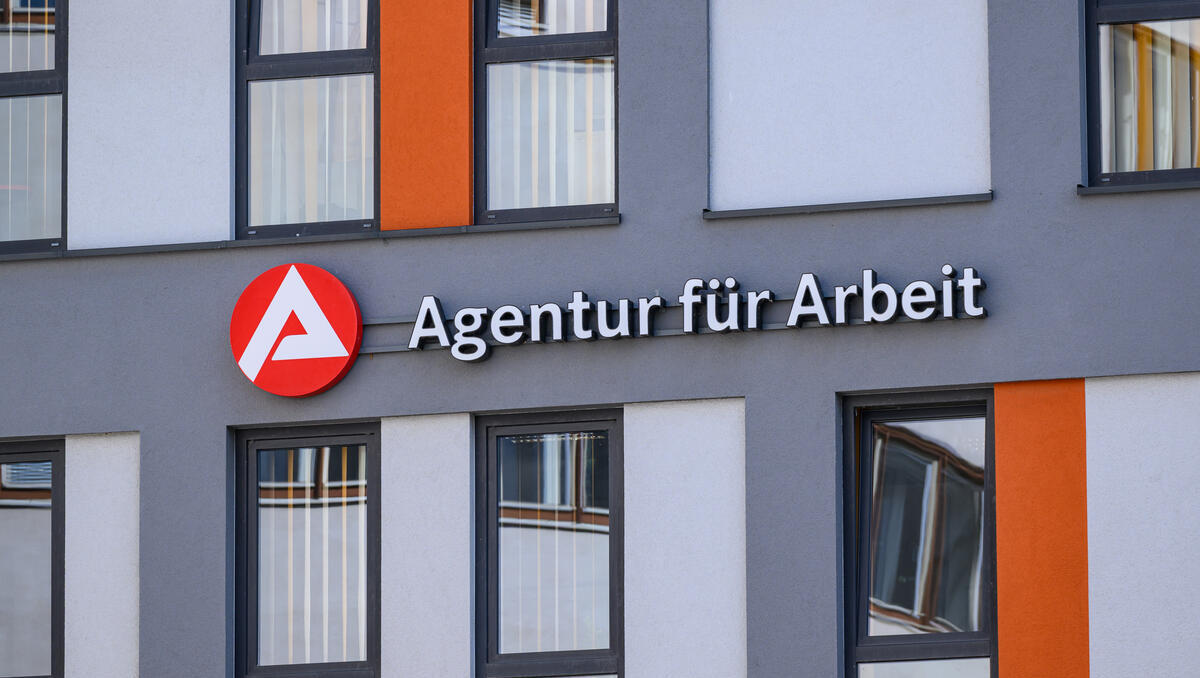 Arbeitsmarkt: Mehr als drei Millionen Arbeitslose in Deutschland