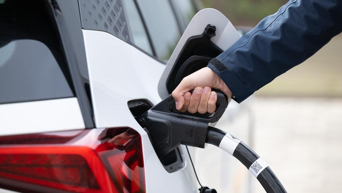 Steigende Spritpreise lassen Interesse an E-Autos steigen