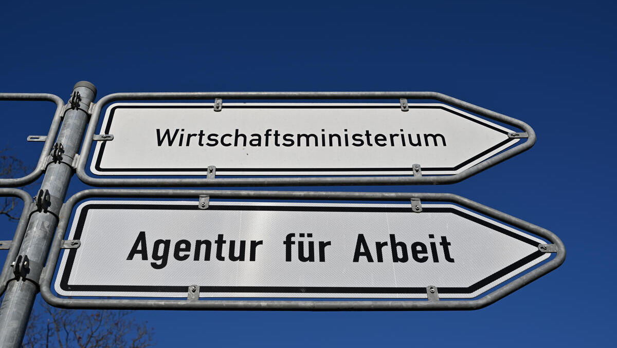 Deutschlands Arbeitsmarkt bricht ein: Immer mehr Fachkräfte arbeitslos