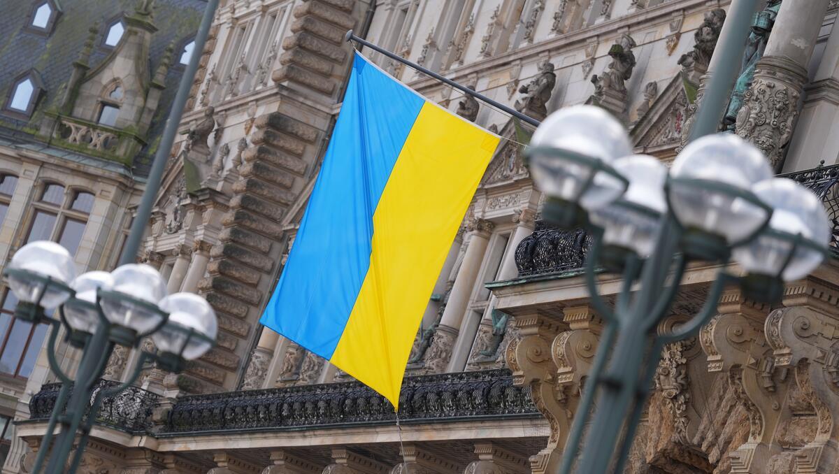 Düsterer Jahrestag des Ukraine-Kriegs: Ungarn blockiert EU-Hilfen für die Ukraine