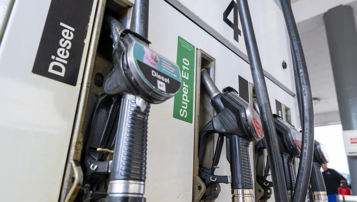 Spritpreise steigen weiter: Diesel überholt E10