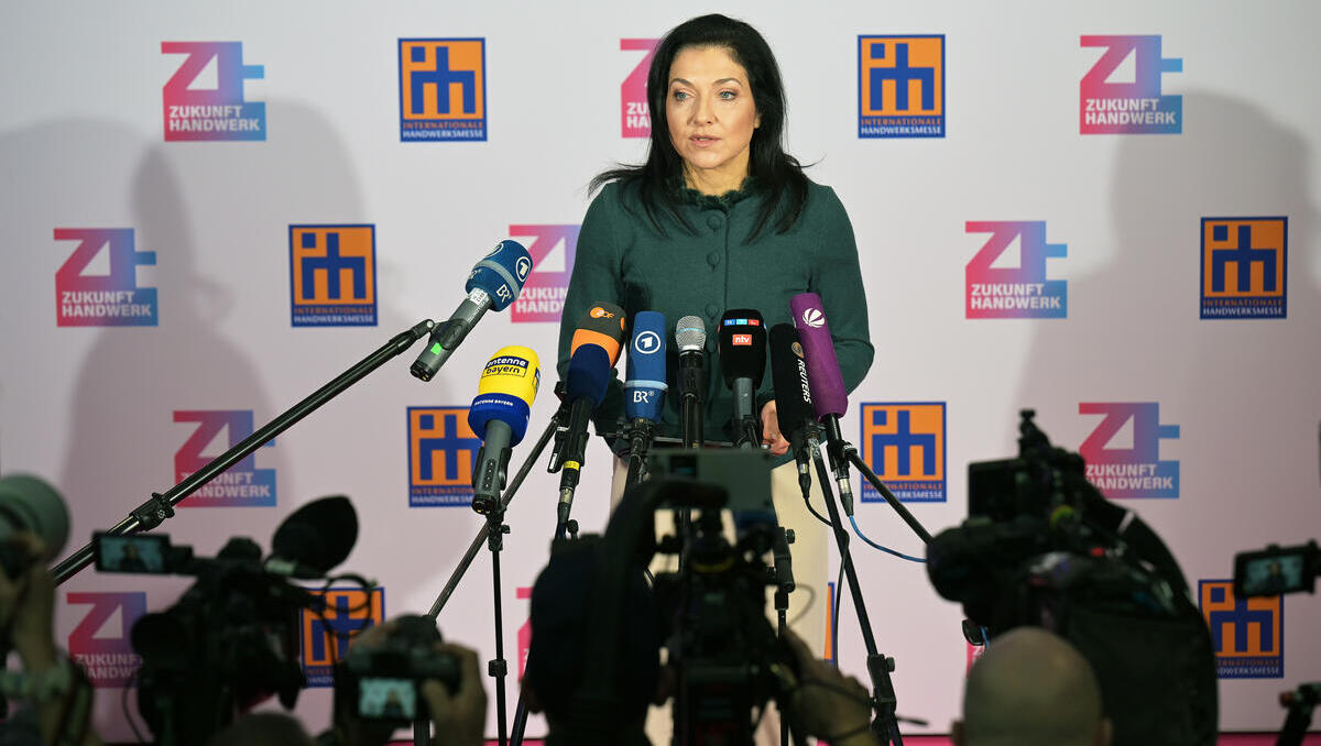 Wirtschaftsministerin Reiche: keine Spritpreisbremse - Öl und Gas nicht knapp