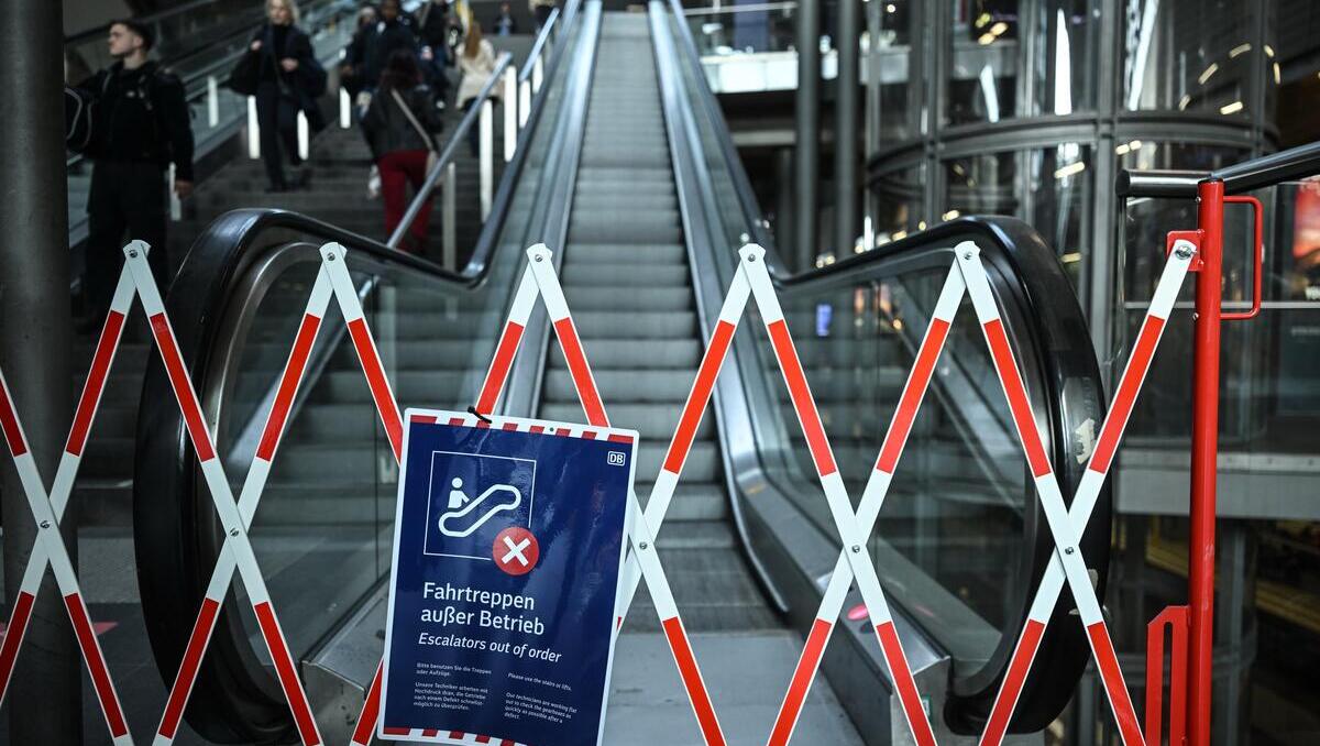 Stillstand in Berlin: Wenn der Hauptbahnhof zur 150-Stufen-Falle wird