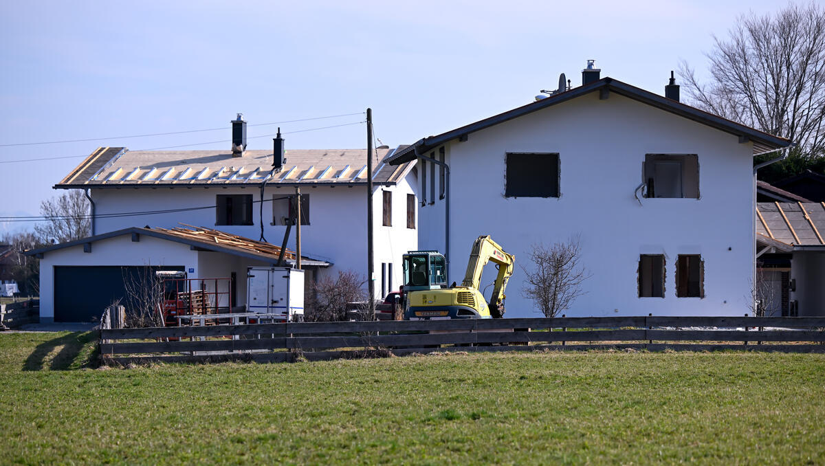 Historischer Durchbruch am Bau: Lohnmauer 35 Jahre nach der Einheit gefallen