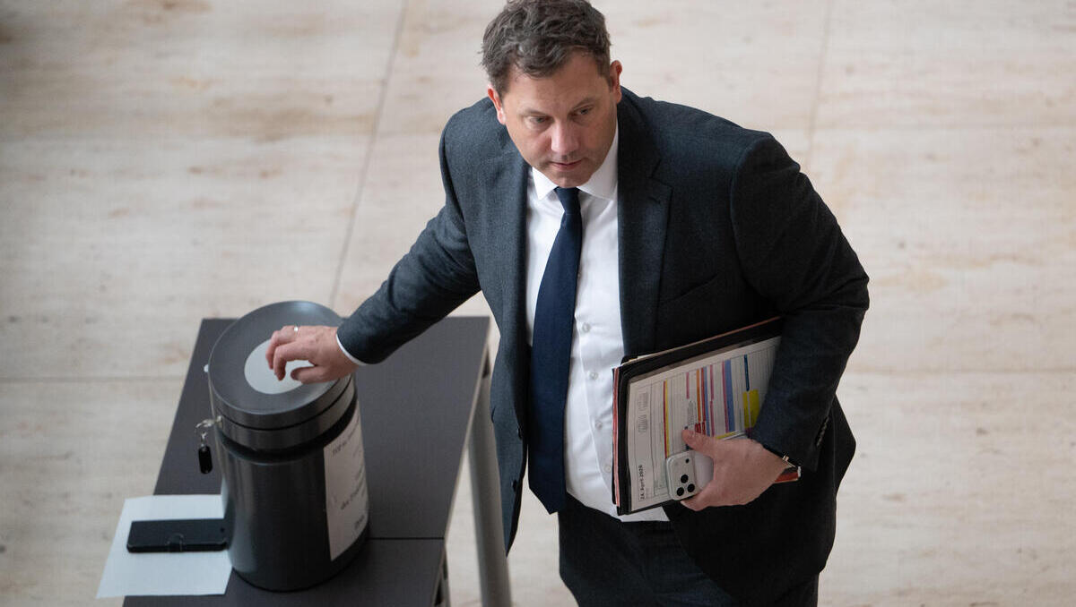 Bundestag beschließt Tankrabatt: Wie stark sinkt die Steuer?