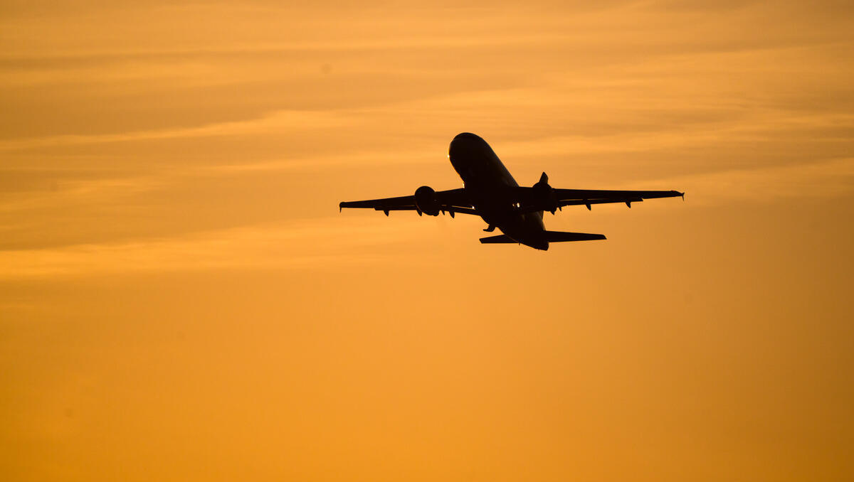 Sommerurlaub 2026: Studie erwartet Kerosinknappheit und steigende Ticketpreise