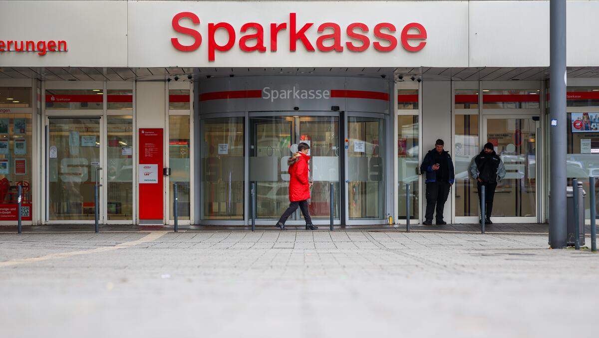 Tagesgeldzinsen: Sparkassen und Volksbanken zahlen zu wenig Zinsen für Tagesgeld