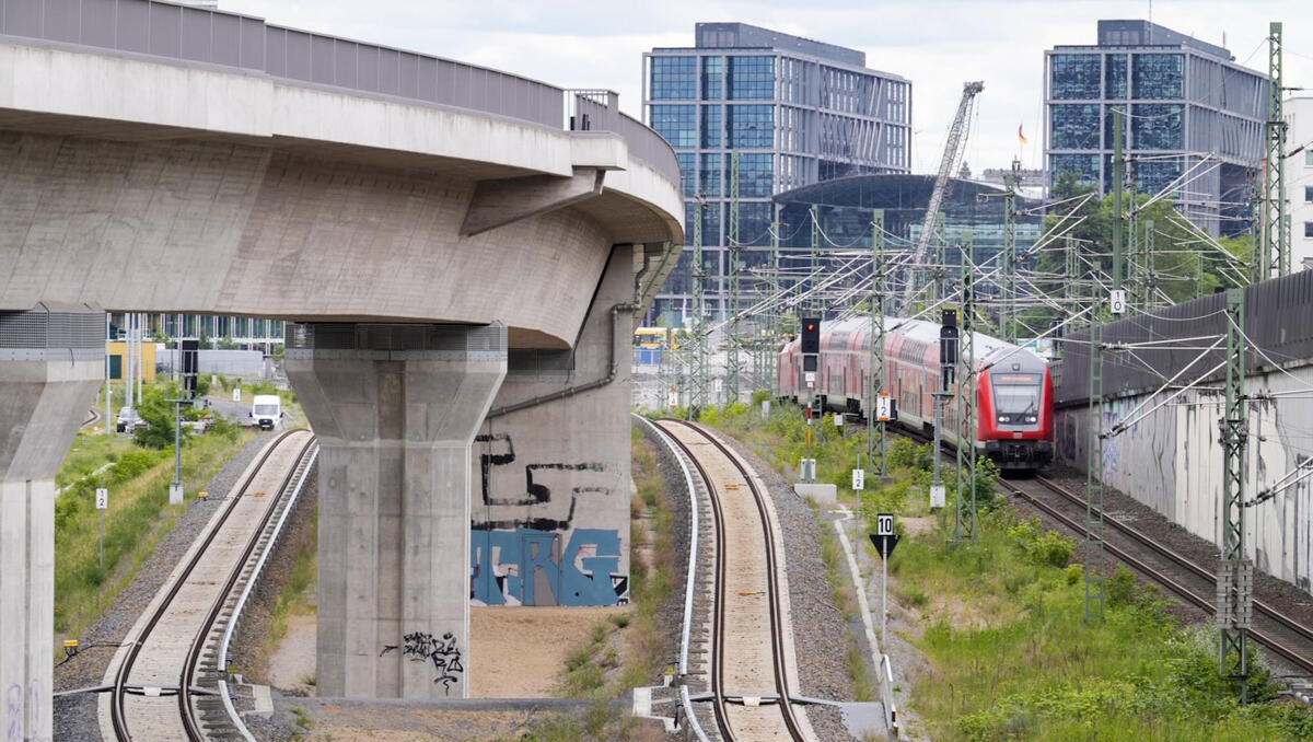 Alarmstufe Rot auf der Schiene: Wirtschaft fordert Bahn-Sanierung