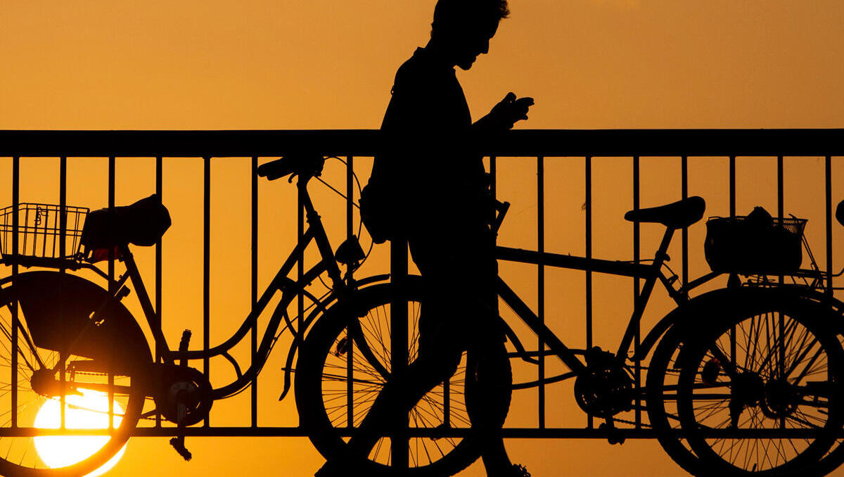 Verliebt in einen Bot – Sind KIs die besseren Partner?
