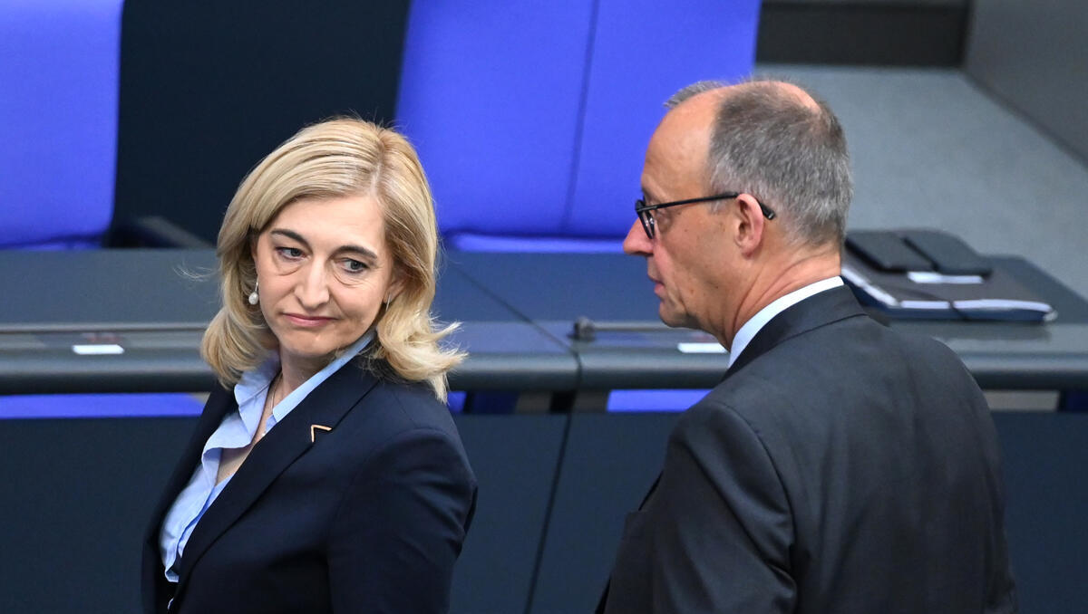 Spargesetz im Gesundheitswesen: Koalition will Milliardenloch stopfen