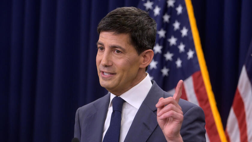Der Vorsitzende der US-Notenbank Federal Reserve, Kevin Warsh, spricht während einer Pressekonferenz im Anschluss an die Sitzung des Offenmarktausschusses (FOMC) am Mittwoch, dem 17. Juni 2025, in Washington. Wegen der Energiekrise und anhaltender Inflati