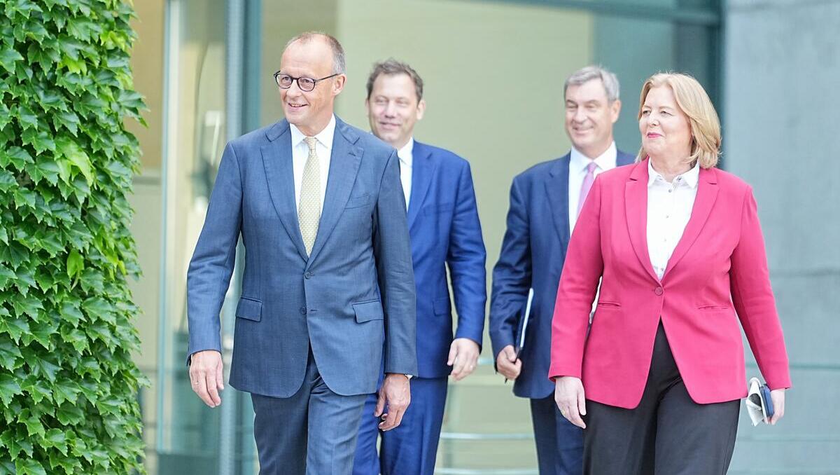 Merz lobt Reformpaket, wirbt um Unterstützung und verschärft Krankschreibungen