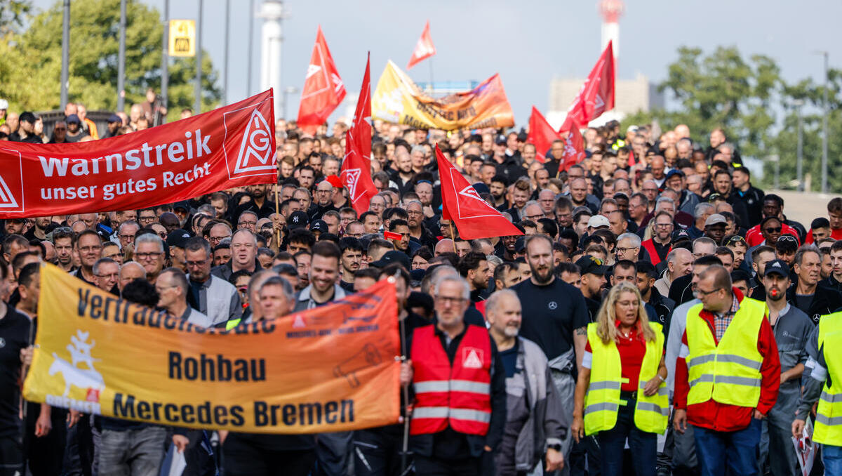 Massenproteste bei Mercedes: IG Metall kündigt „heißen Sommer“ für Autobranche an