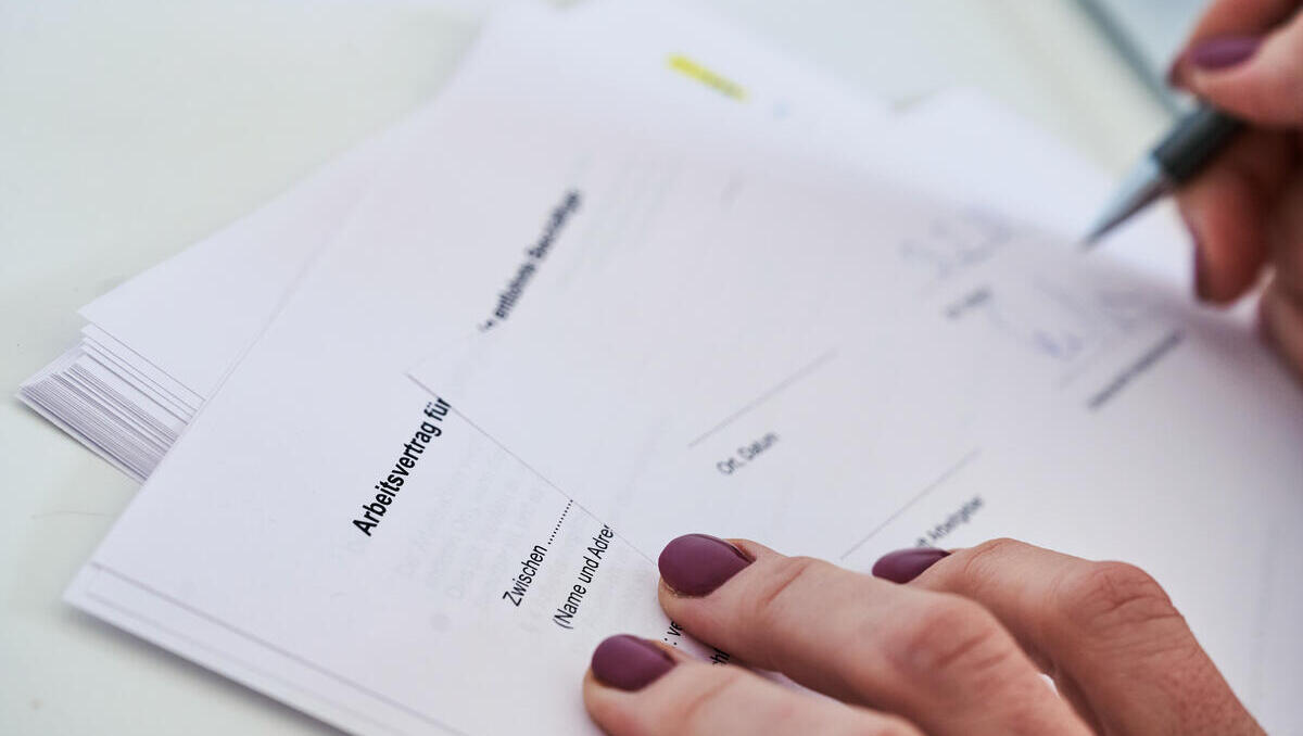 Längere Befristung bei Arbeitsverträgen: Mehr als jeder Zweite ist dagegen 