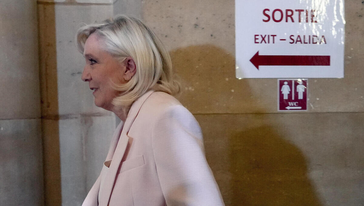 Gericht verurteilt Le Pen zu einem Jahr Haft mit Fußfessel