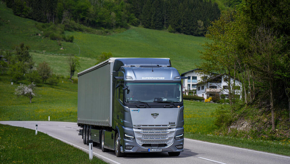 Neuer E-Lkw rollt mit China-Technik aus Österreich