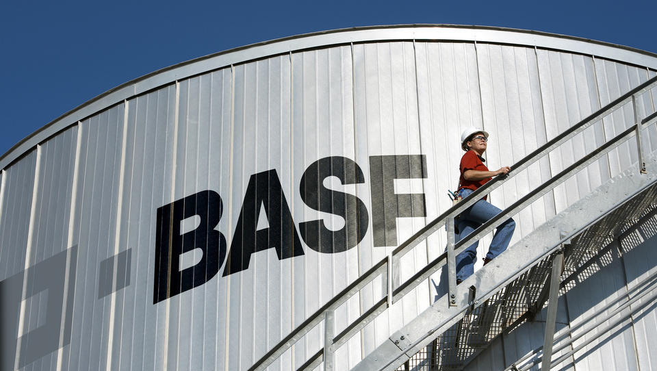 Neuigkeiten aus der Firmenwelt: BASF nimmt Neuschulden in Milliardenhöhe auf
