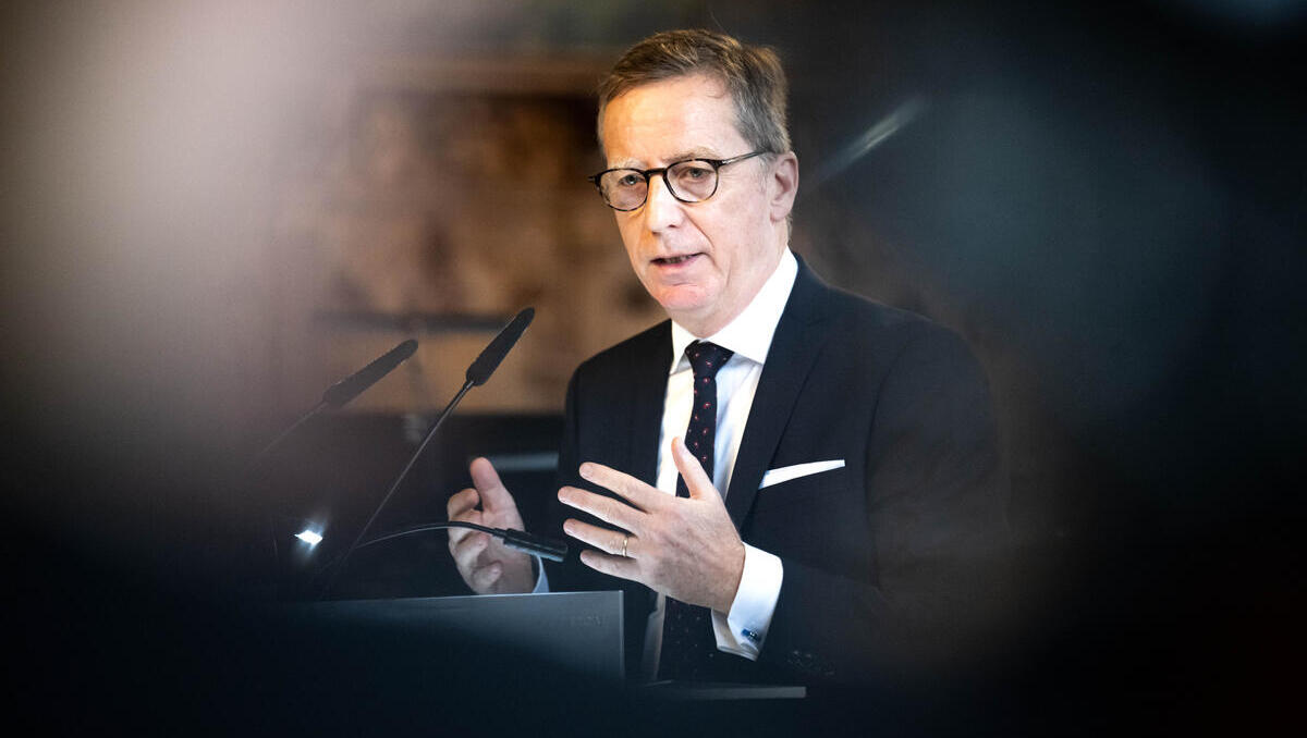 Acht-Stunden-Tag? IW-Chef Hüther fordert flexiblere Arbeitszeiten