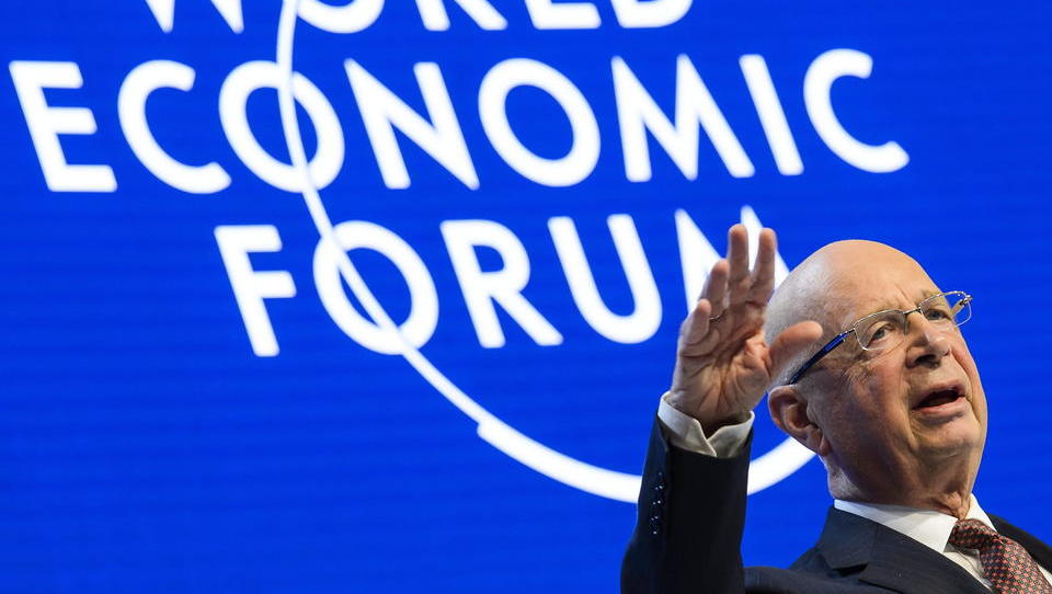Klaus Schwab lobt Bill Gates für seine Ideen gegen den Klimawandel