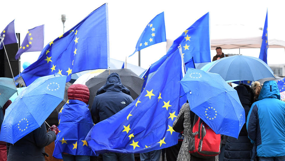 Neues Gesetz: Verunglimpfung von EU-Symbolen ist nun strafbar