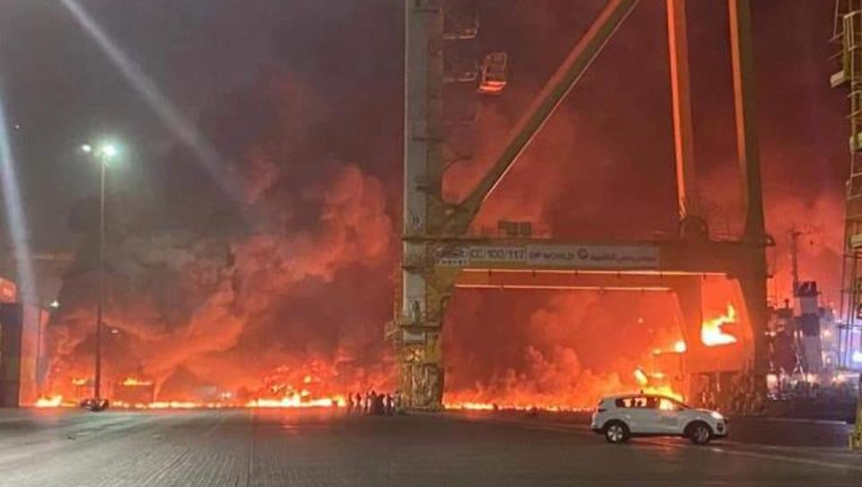 Riesige-Explosion am Containerhafen von Dubai