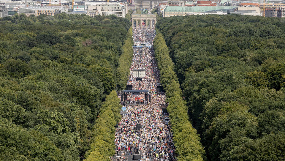 Berlin verbietet Demonstration gegen Corona-Politik, nun sind die Gerichte gefragt