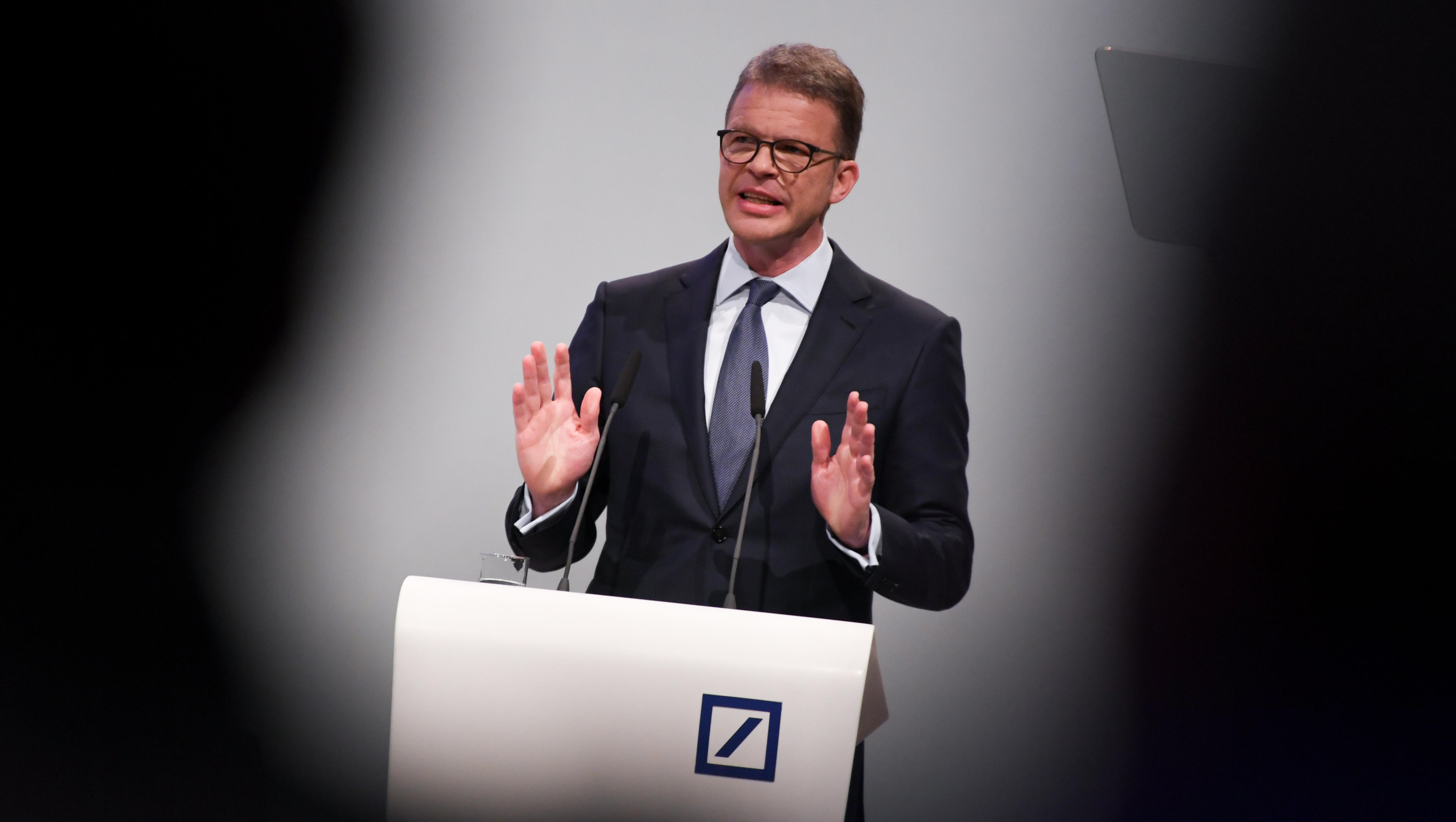Deutsche-Bank-Chef warnt vor Spaltung der Gesellschaft durch Niedrigzinsen