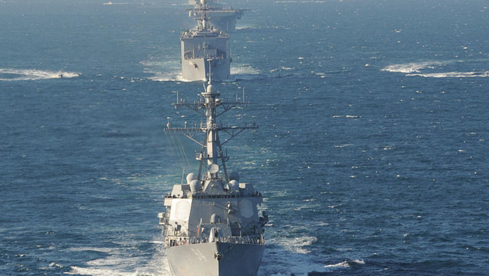 US-Kriegsschiff feuert Warnschüsse gegen Schnellboot aus Iran