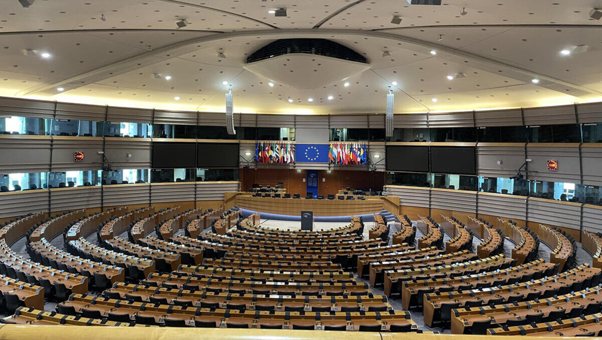 Globale Mindeststeuer im Fokus: EU stellt US-Sonderregeln infrage