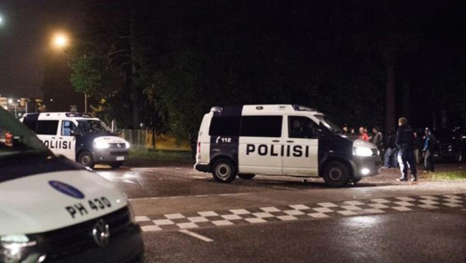 Finnland: Flüchtlings-Bus mit Feuerwerkskörpern und Steinen attackiert