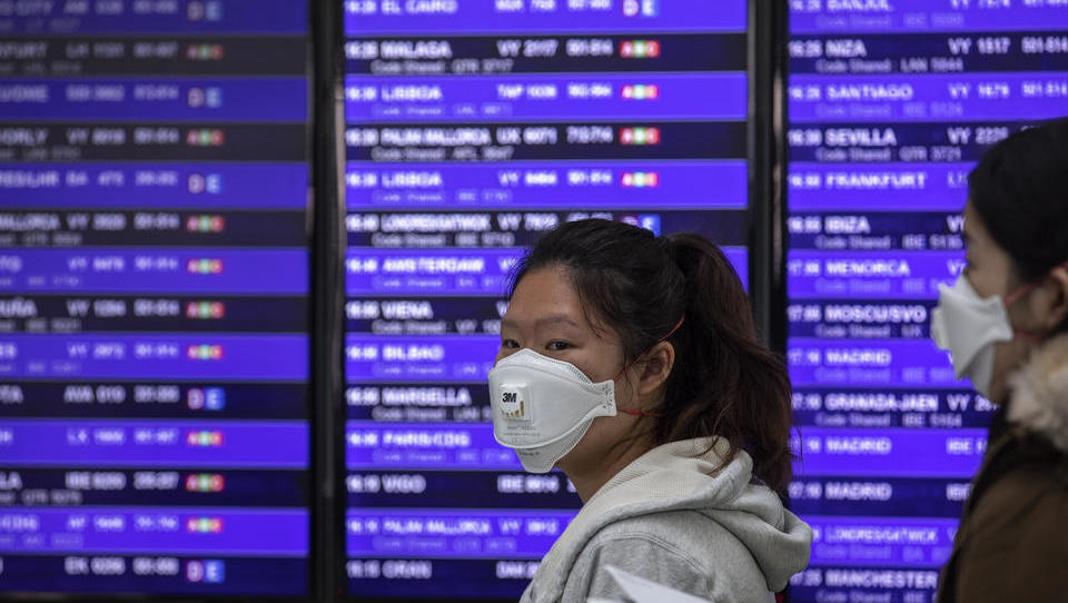 Flüge ausgebucht: Chinesen fliehen aus Europa nach Hause