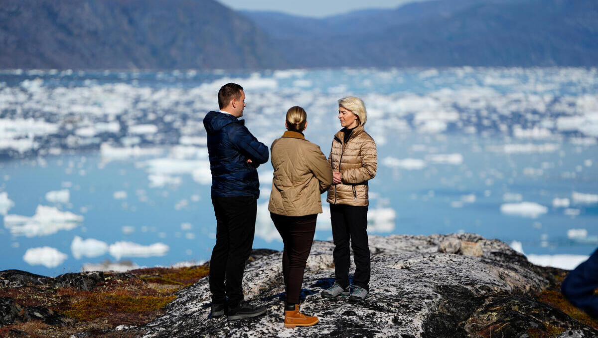 Von der Leyen landet in Grönland und bringt Milliarden mit