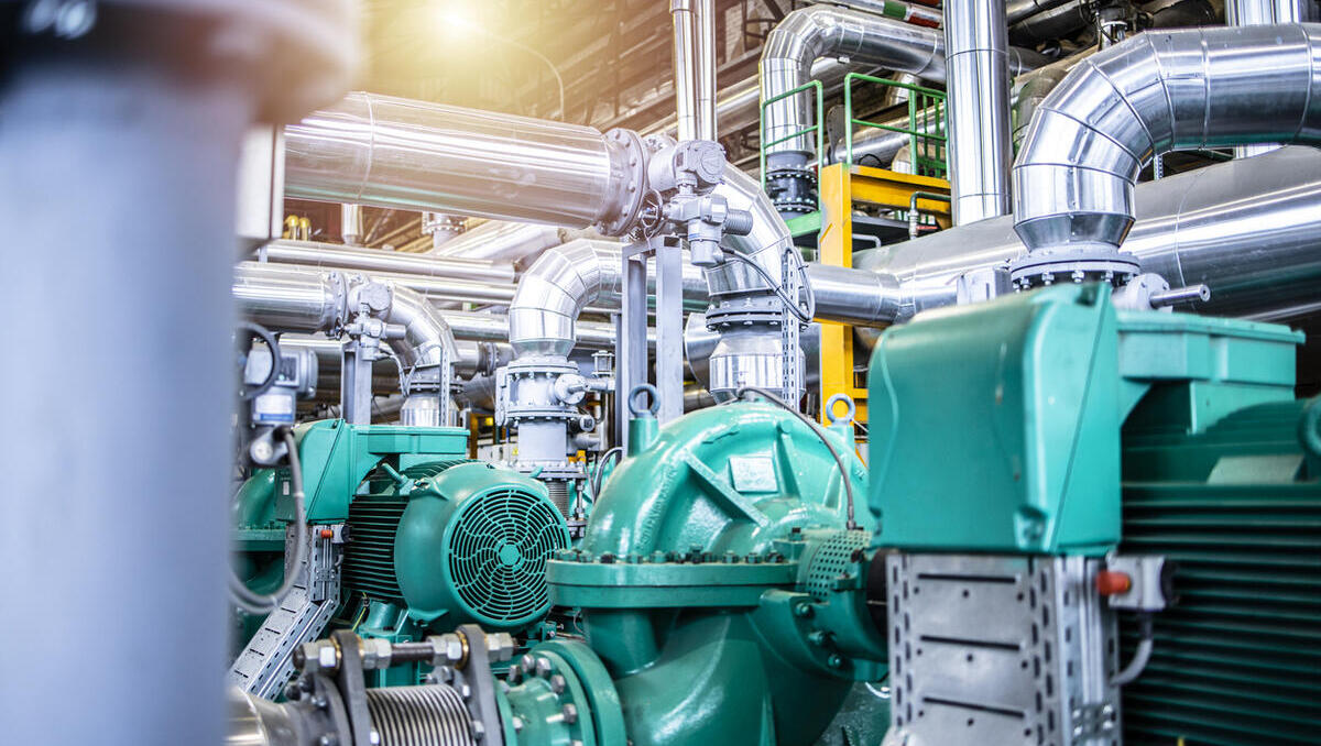 MAN Engines modernisiert V12-Gasmotor: Technische Anpassung an globale Emissionsregeln