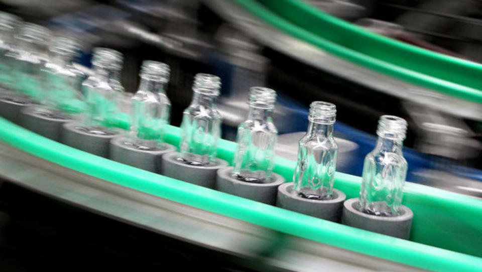 Deutsche Glasindustrie kommt in der Krise mit blauem Auge davon, Corona-Produkt könnte Umsätze sogar explodieren lassen