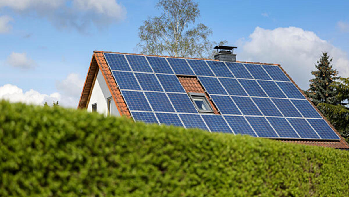 Photovoltaik auf dem Dach: “Diese Anlagen weisen keine attraktiven Renditen auf”
