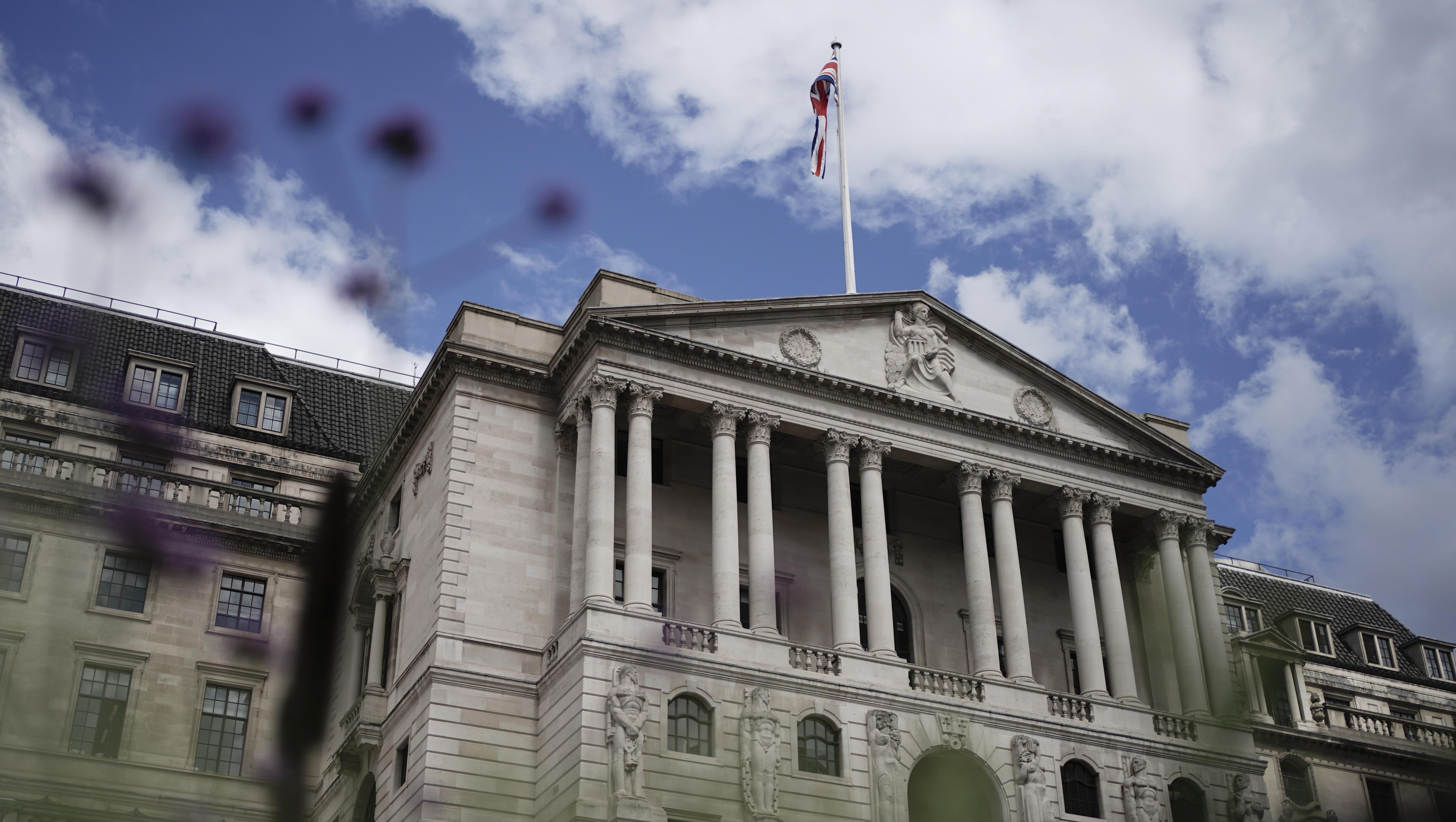 Erstmals seit 2 Jahren: Bank of England lässt Zinsen unverändert