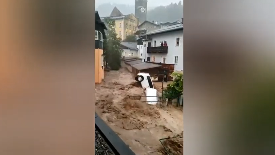 Nächste Katastrophe? Reißende Flut wälzt sich durch Hallein in Österreich