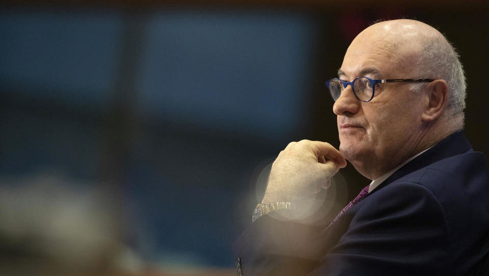 EU-Handelskommissar wegen Verstößen gegen Corona-Regeln unter Druck