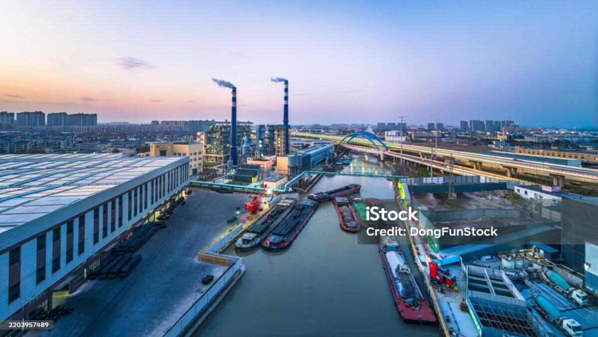 Europas Industrie im Umbruch: Produktion wächst, Aufträge und Beschäftigung sinken