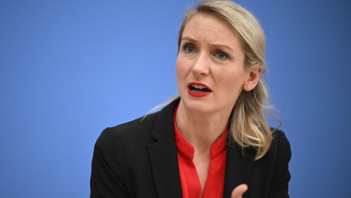 Regierungsbildung liegt auf Eis: Schwerdtner bedauert Gesprächspause in Berlin