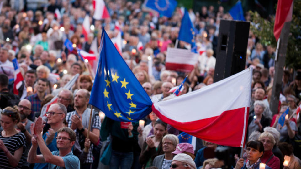 Polnische Regierung besetzt Obersten Gerichtshof mit regimetreuen Richtern 