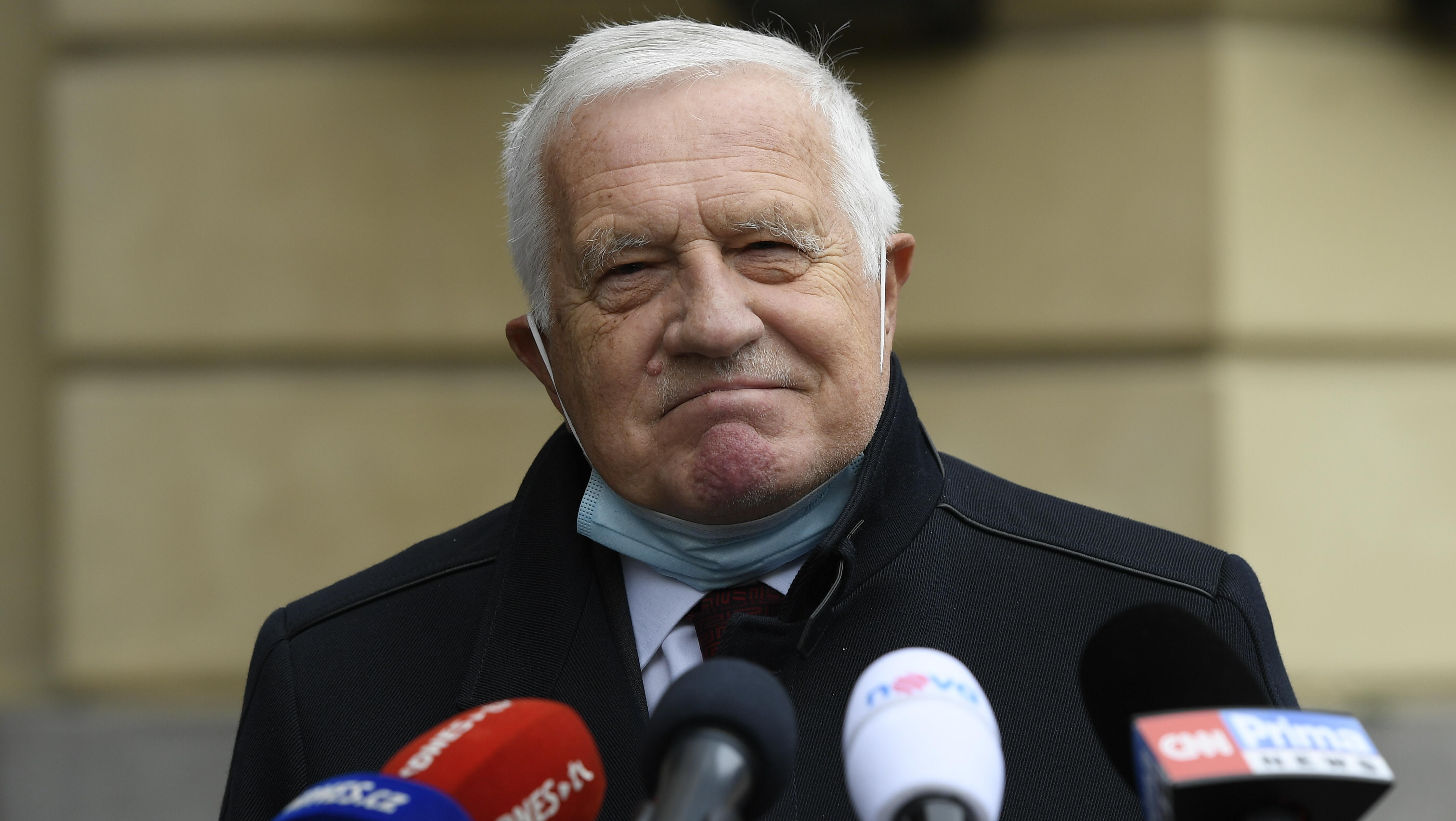 Maskenpflicht: Tschechischer Ex-Präsident Klaus muss 400 Euro Bußgeld zahlen