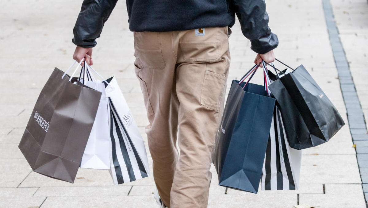 Deutsche halten ihr Geld beisammen: Konsumlaune auf Rekordtief