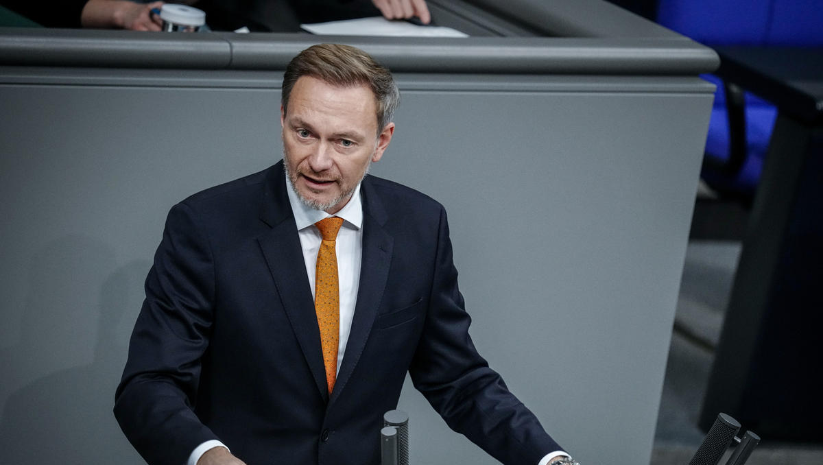 Mit Verspätung: Bundestag beschließt Haushalt