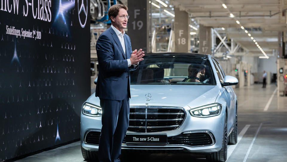 Daimler spürt Markterholung und schreibt wieder schwarze Zahlen