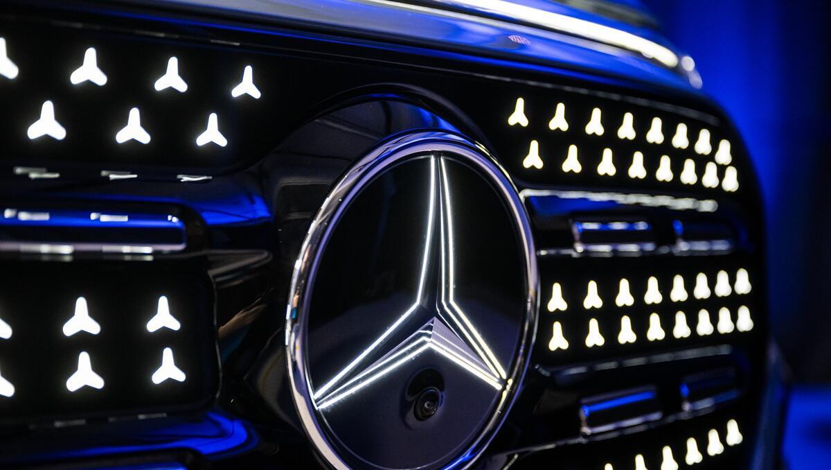 Mercedes-Benz-Aktie: Arbeitszeit in der Diskussion – Konzern setzt deutsche Werke unter Druck