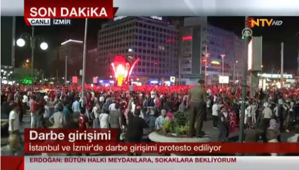 Tausende Erdogan-Anhänger ziehen zum Flughafen Atatürk