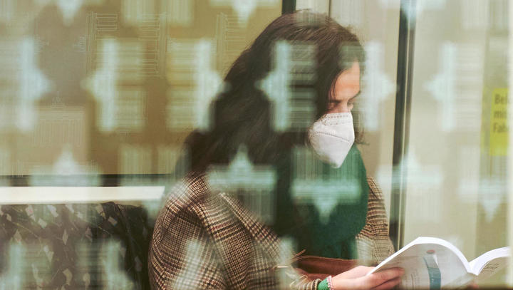 Grünen-Gesundheitsexperte für mehr Pflicht zur FFP2-Maske