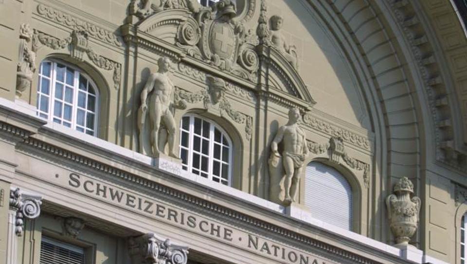 Schweiz schwächt den Franken, um Exporte nicht zu gefährden