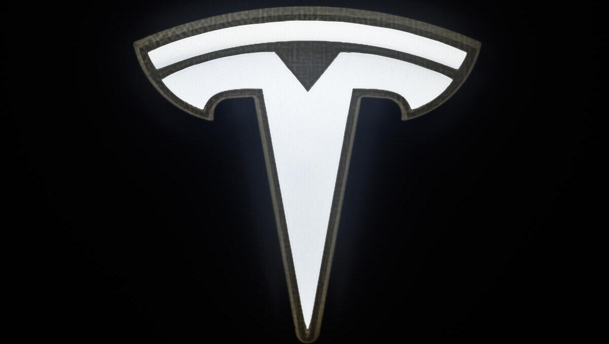 Musks Flugauto: Tesla zeigt Sportwagen mit Raketendüsen